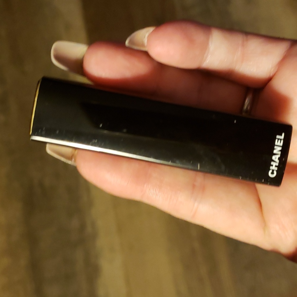 CHANEL Lipstick Rouge Allure plus Chanel lip liner no 89 beige satin. Bogo!